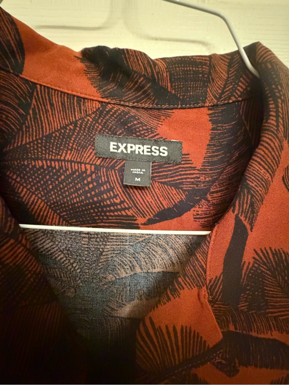Express Men’s Short Sleeve Palm-Print Button Down Shirt in Rust and Black - Picture 3 of 7
